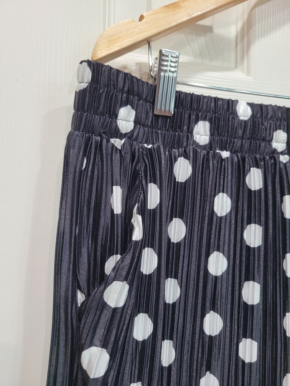 NWT Burnt Toast Hot Spot Plissé Polka Dot Shorts L/XL Black White - Picture 6 of 7